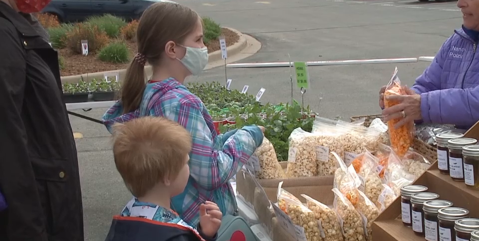 Brookfield Farmers Market shoppers return: 'Come and enjoy'