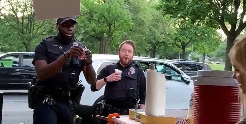 Milwaukee officers surprise lemonade makers with generous tip