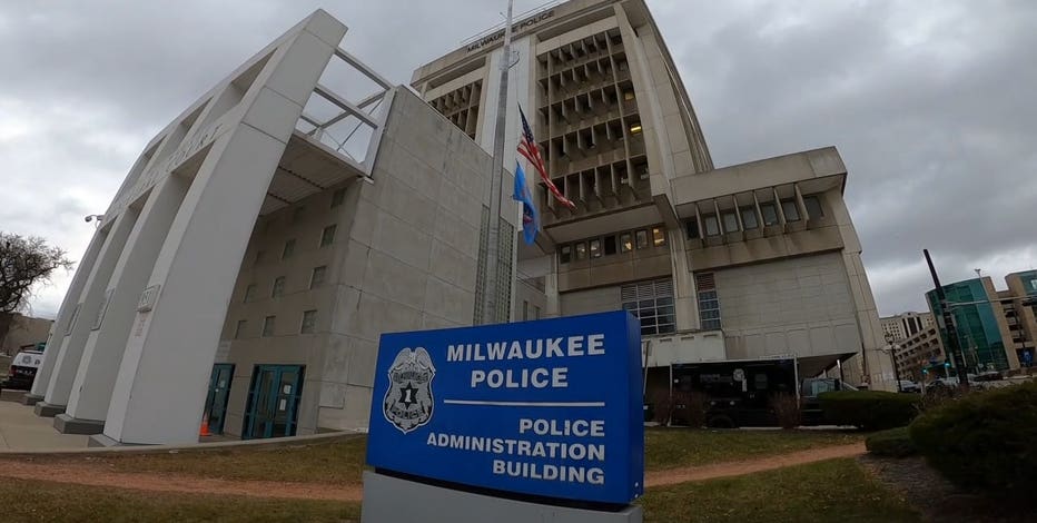 COVID vaccine: Milwaukee, police organization agree to require