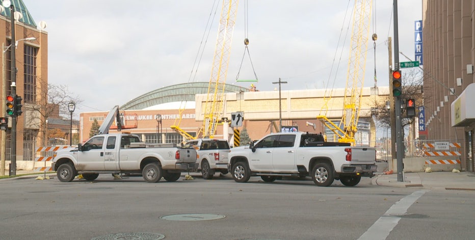 Milwaukee skywalk demolished; part of convention center expansion