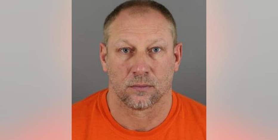 Former correctional officer sentenced to 2 1/2 years in prison