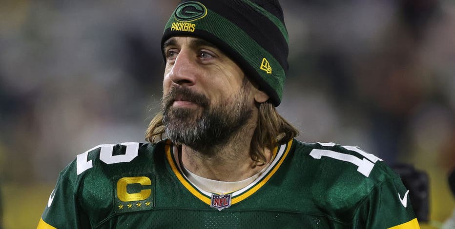 Packers' Aaron Rodgers blasts MVP voter following controversial comments: 'He's an absolute bum'