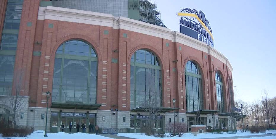 Brewers Arctic Tailgate ticket sale, fans brave the cold
