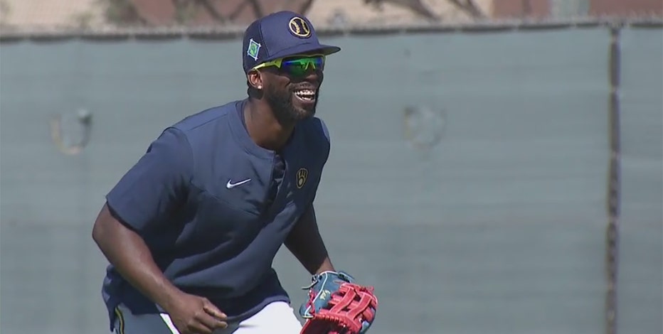 Brewers spring training: Andrew McCutchen arrives in Phoenix