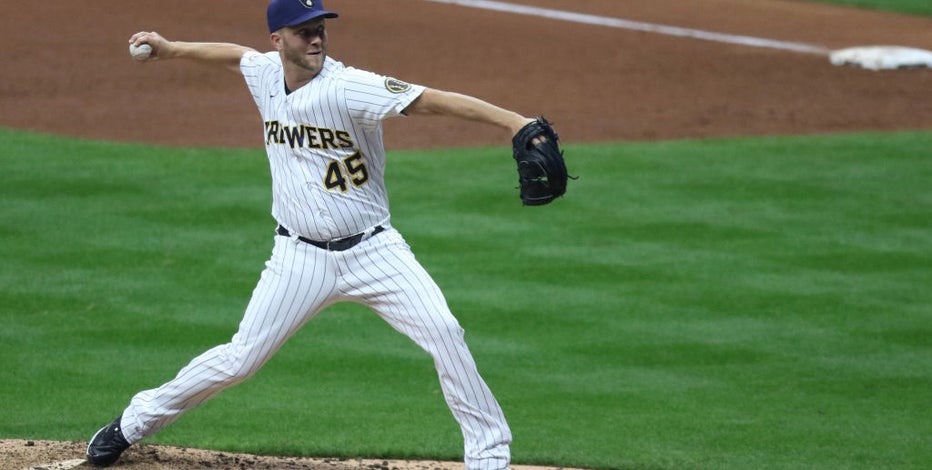 Boxberger back with Brewers' bullpen, gets $2.5M deal