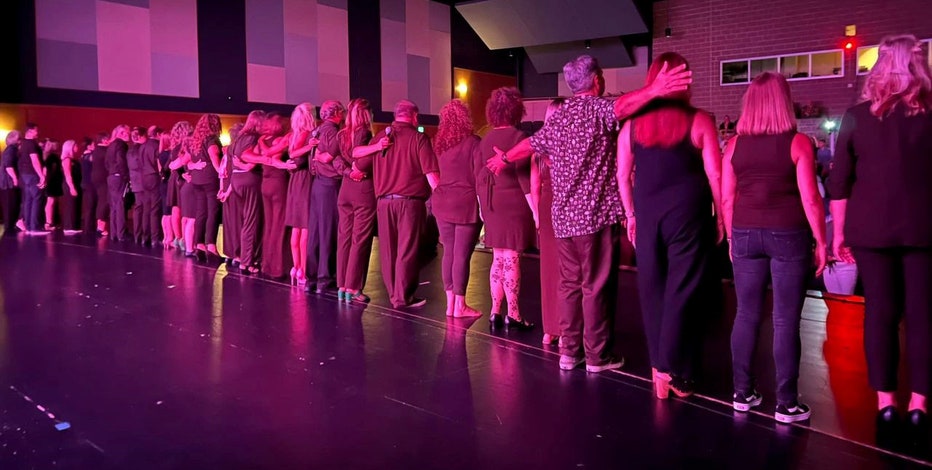Oconomowoc High School alumni reunite on stage for epic encore