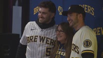 Brewers fans pack Dugout 54 to meet their favorite players