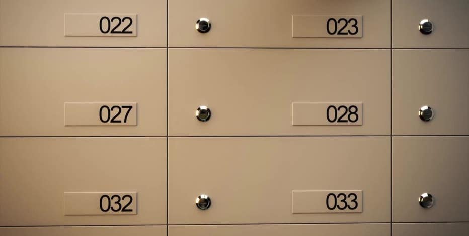Man finds $4,000 missing from safe deposit box at bank