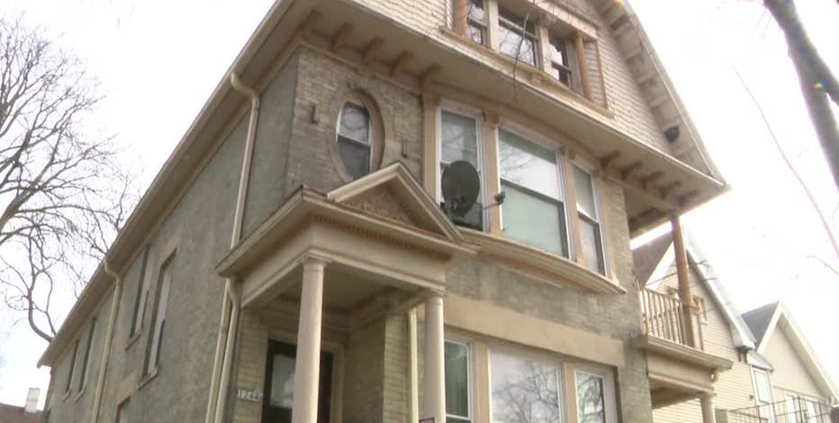 Milwaukee apartment fire; family of 12 displaced