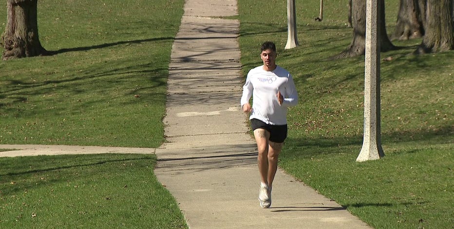 Running for a reason: Milwaukee man shines light on mental illness