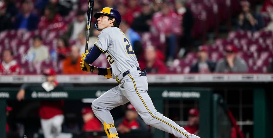 Christian Yelich back injury, Brewers place outfielder on IL