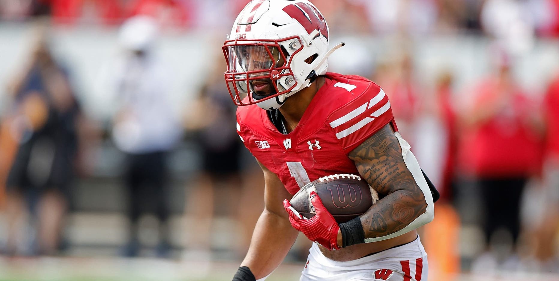 Wisconsin RB Chez Mellusi stepping away from team to focus on health