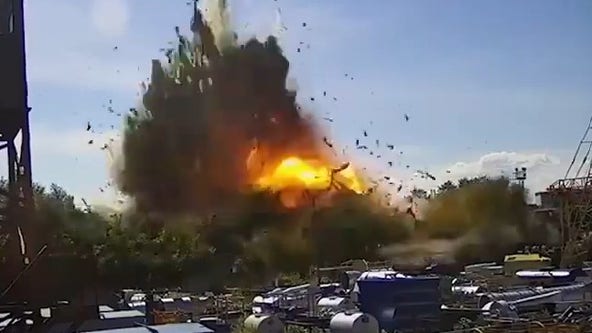Video shows Russian missile attack on Ukrainian mall