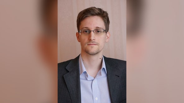 Vladimir Putin grants full Russian citizenship to Edward Snowden