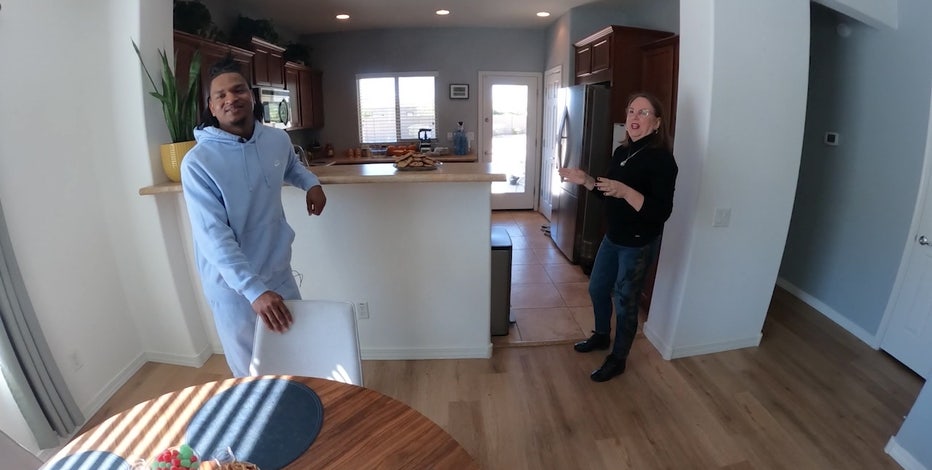 Arizona Thanksgiving tradition still going strong as man reunites with woman who mistakenly texted him