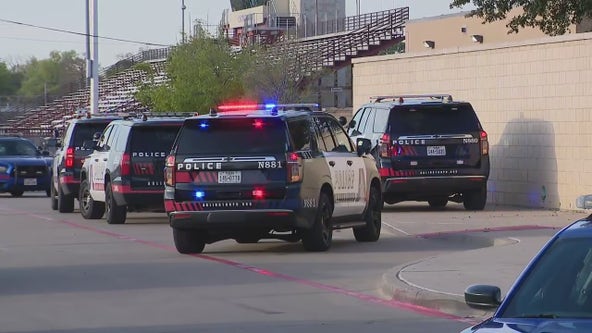 Arlington Lamar High School shooting leaves 2 students injured, suspect in custody