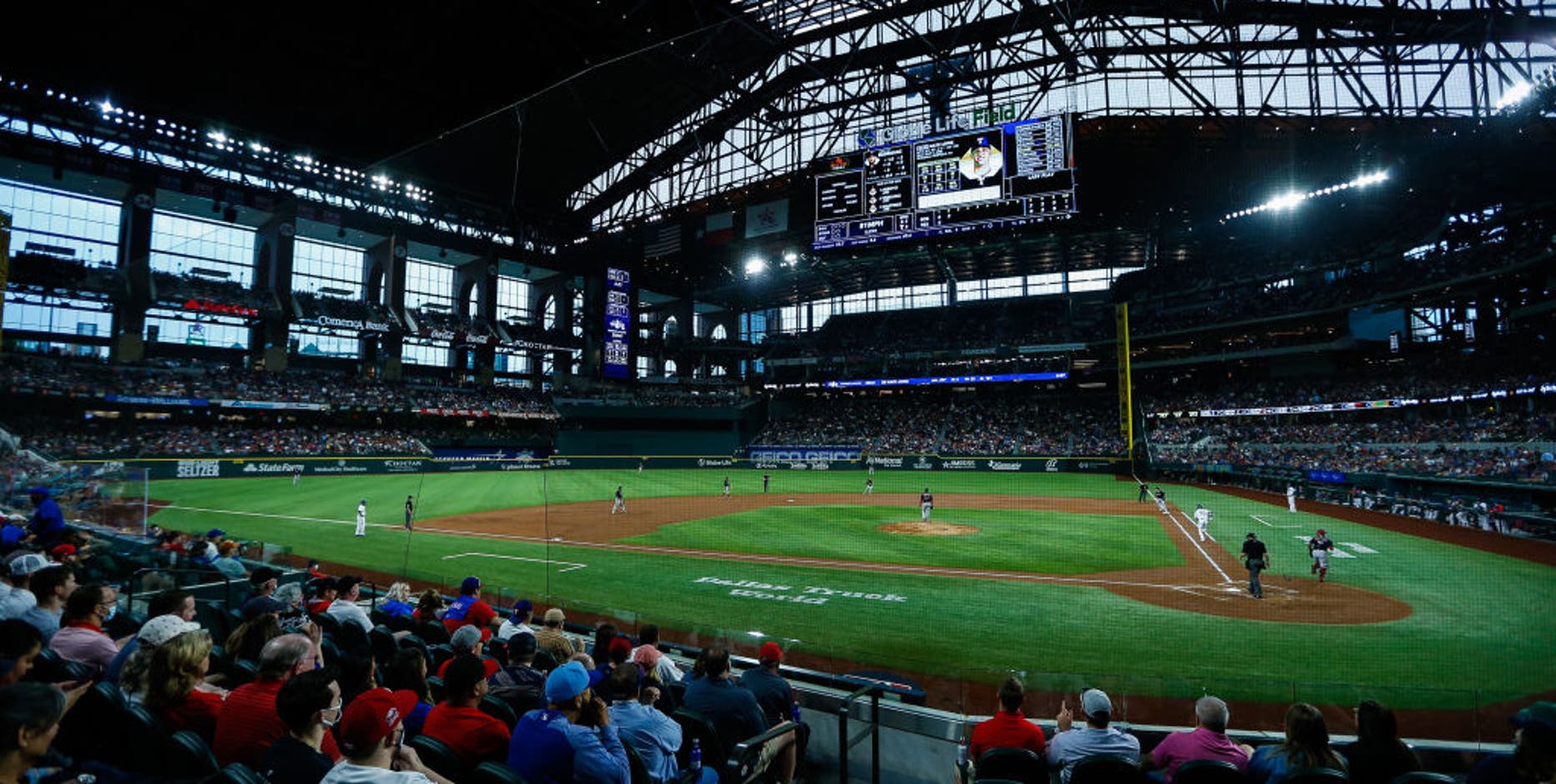 World Series: Major League Baseball announces big names to throw out first pitch for Games 1 and 2