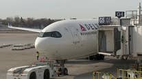 2 Delta planes clip wings at MSP Airport