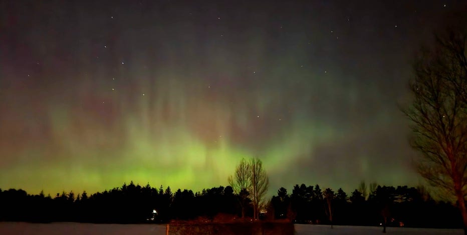Northern Lights put on a show in Twin Cities, Minnesota