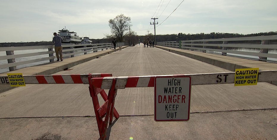 'Flooding tourism' benefits one riverfront businesses