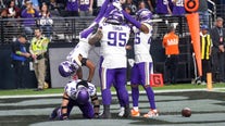 Nick Mullens, Ivan Pace Jr. lead Vikings to 3-0 win at Raiders, Justin Jefferson hurt again
