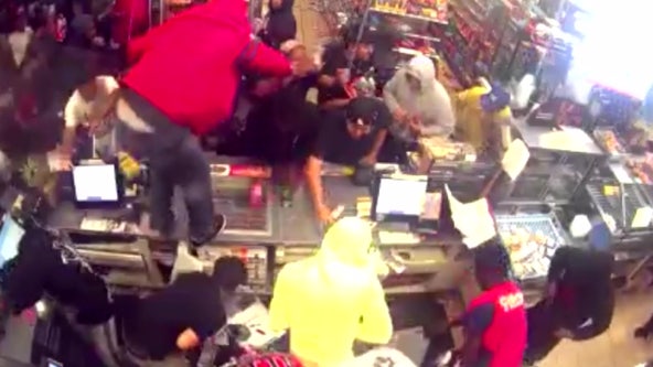 VIDEO: Flash mob vandalizes, loots 7-Eleven store following street takeover in Harbor Gateway