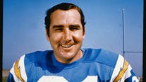 Longtime NFL quarterback John Hadl dies at 82