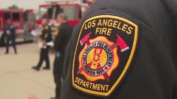 1 person suffering burns following Woodland Hills house fire