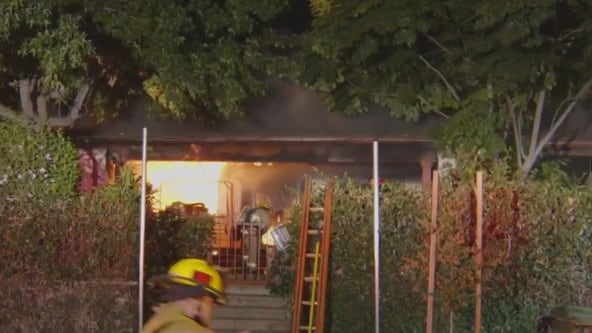 2 injured in Koreatown fire