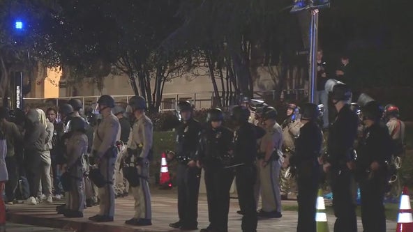 LAPD confirms UCLA arrival – about 2+ hours after fights broke out, explosions targeting pro-Palestine tents