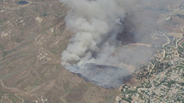Sharp Fire burns in Simi Valley, triggering evacuations