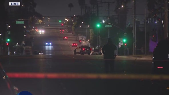 Bullet grazes LAPD officer in Willowbrook; Suspect on the run