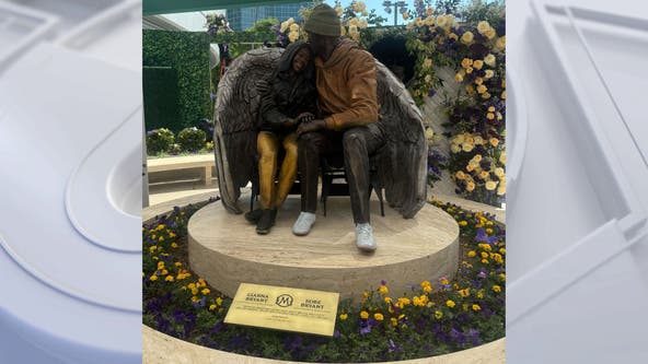 Lakers unveil 2nd Kobe Bryant statue, this one featuring daughter Gianna