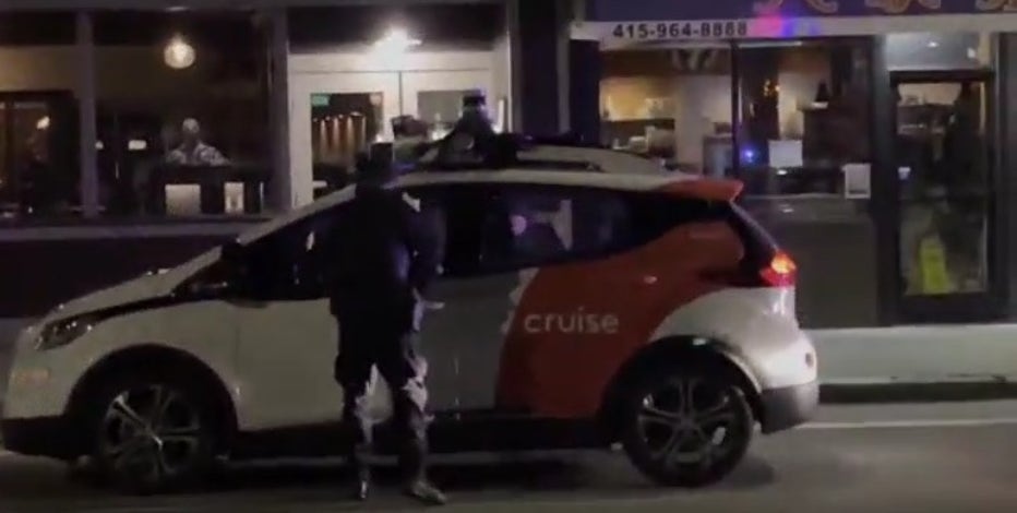 Video: Driverless car pulled over by San Francisco police