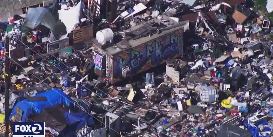 Oakland authorities begin evicting Wood Street encampment residents
