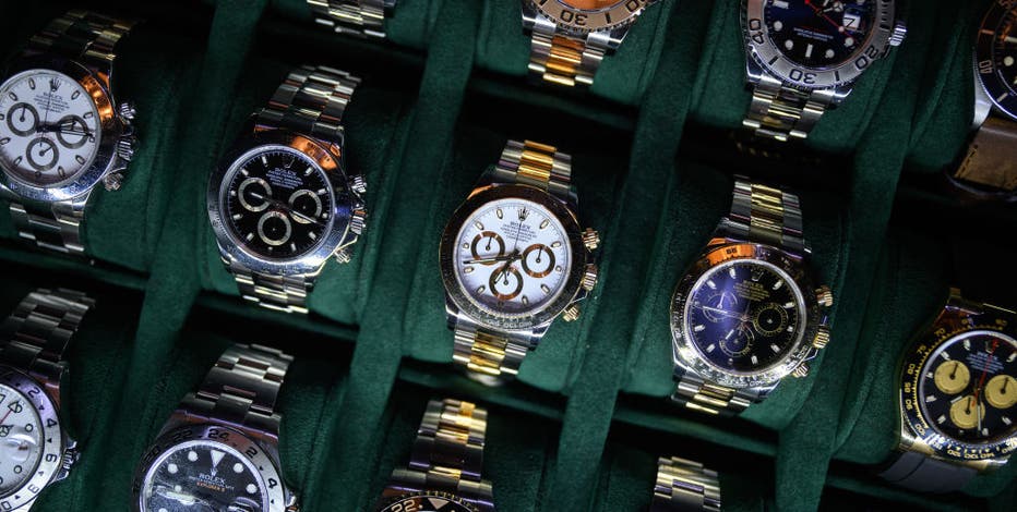 $100,000 in jewelry reported stolen in armed robbery