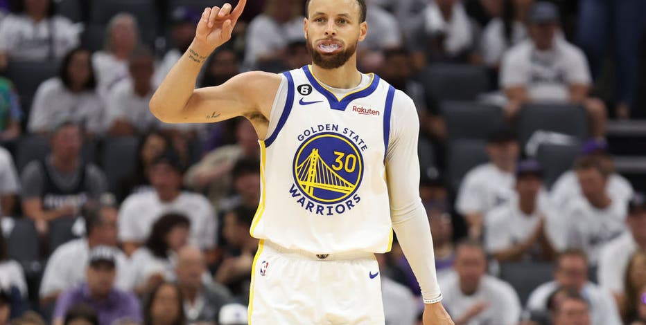 Curry scores playoff career-high 50 as Warriors down Kings