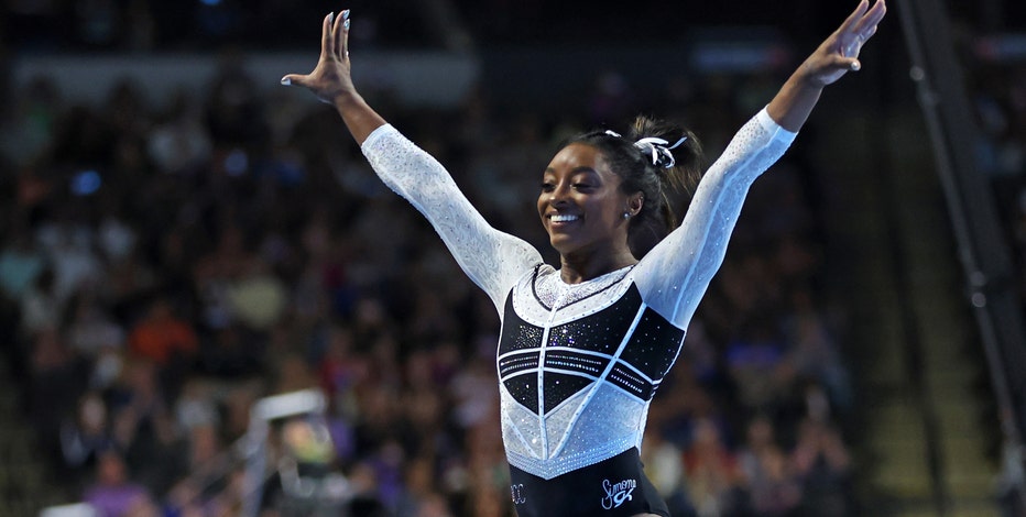 Simone Biles wins U.S. classic in first meet since Tokyo games
