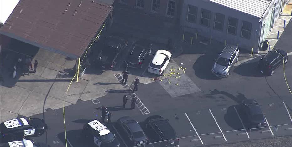 2 shot, 1 killed in industrial part of Oakland, police investigating