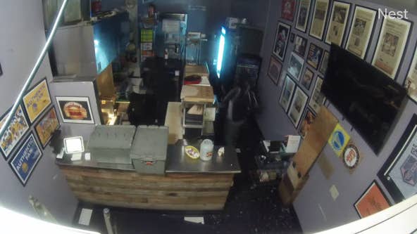 Video: Burger joint burglars come up empty handed