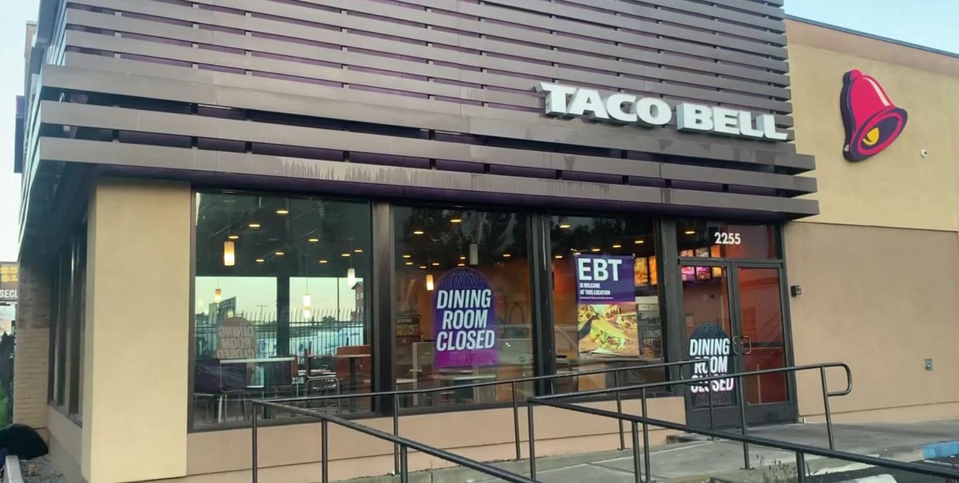 Oakland Taco Bell locations close dining rooms due to safety concerns