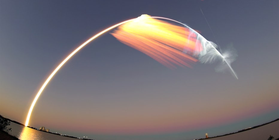 'Space jellyfish,' sonic booms herald SpaceX's first Falcon Heavy flight of 2023