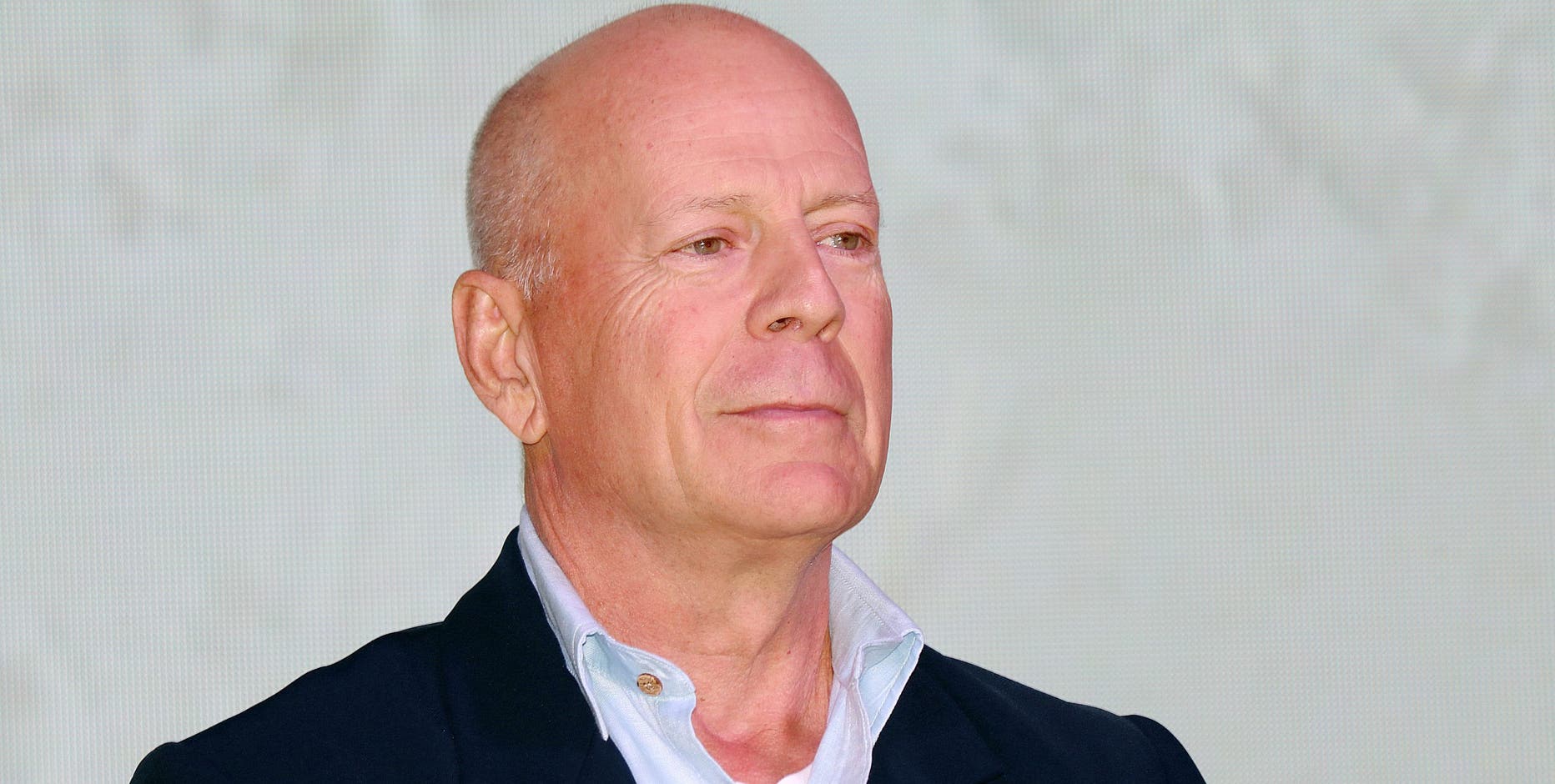 Bruce Willis thanks LA first responders in rare public appearance