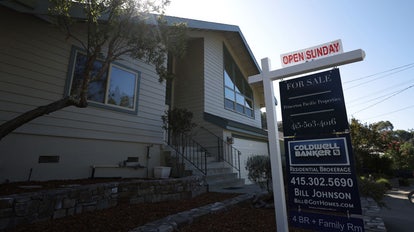 Average 30-year mortgage rate holds steady at 6.76%