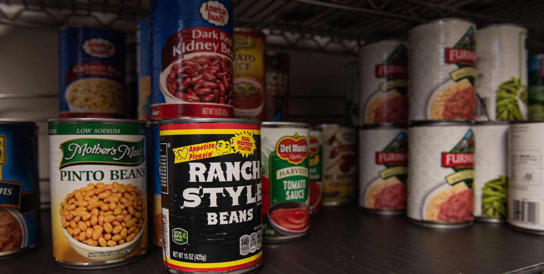 Military families turn to food pantries as government shut down continues