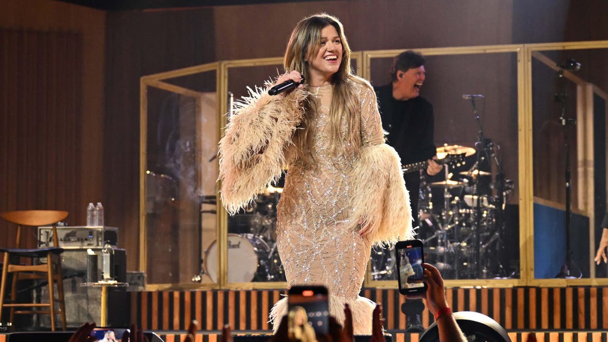 Kelly Clarkson will return to Vegas residency after Brandon Blackstock's death