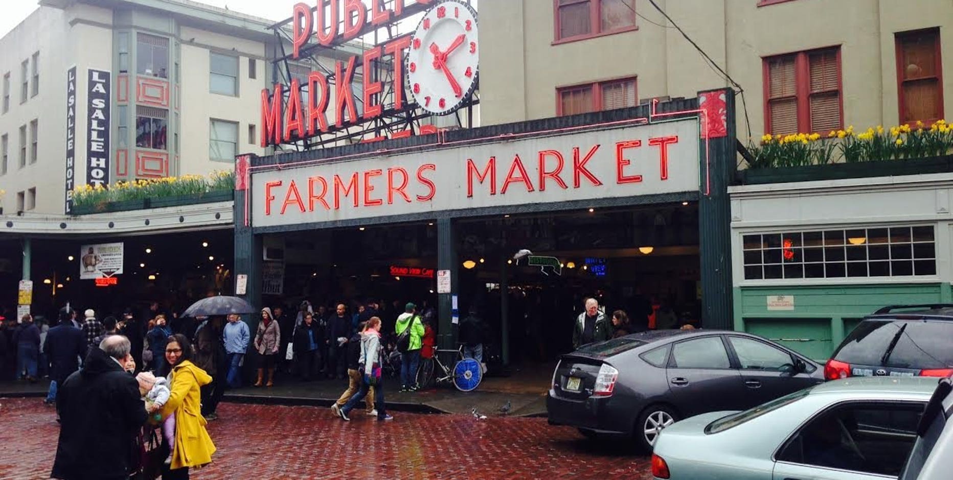 Pike Place Market To Restore Iconic Sign Clock FOX 13 Seattle   4910edd0 Pike Place Market 