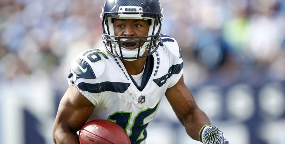 Seahawks WR Tyler Lockett, RB Alex Collins placed on COVID-19 list