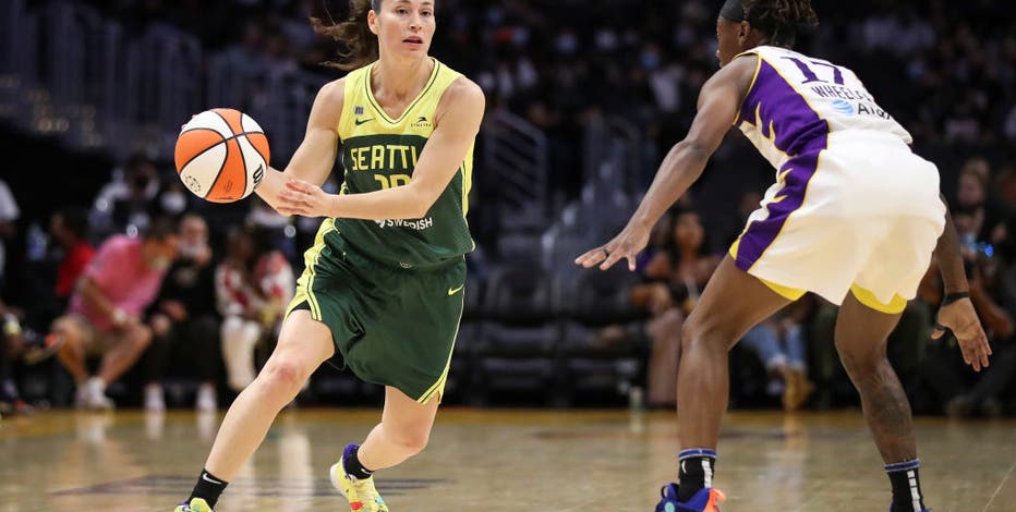 Sue Bird re-signs with Storm for 2022 season
