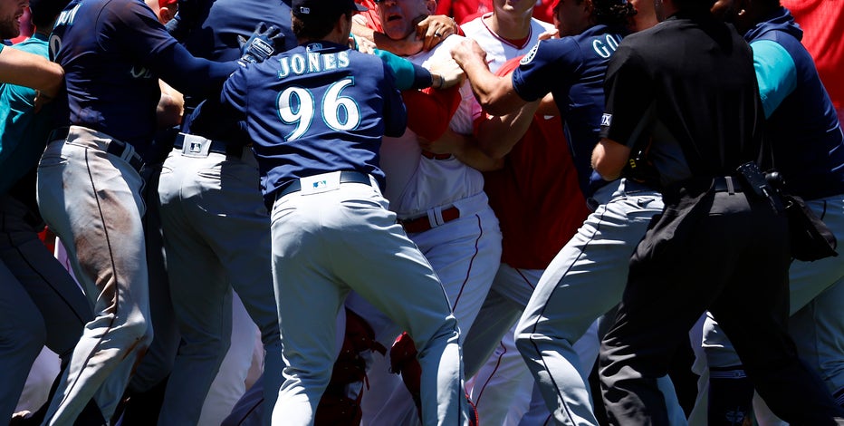 Mariners-Angels game brawl: 8 ejected, M’s fan sends pizza to Jesse Winker and young fan gets signed ball